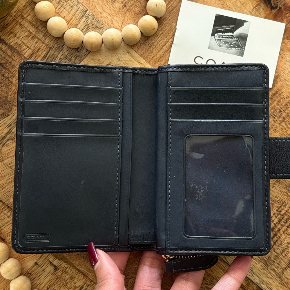 โโSOLDโโ๐๐ตCOACH Campbell Leather Buckle Medium Wallet๐ต๐ - Picture 10 of 12